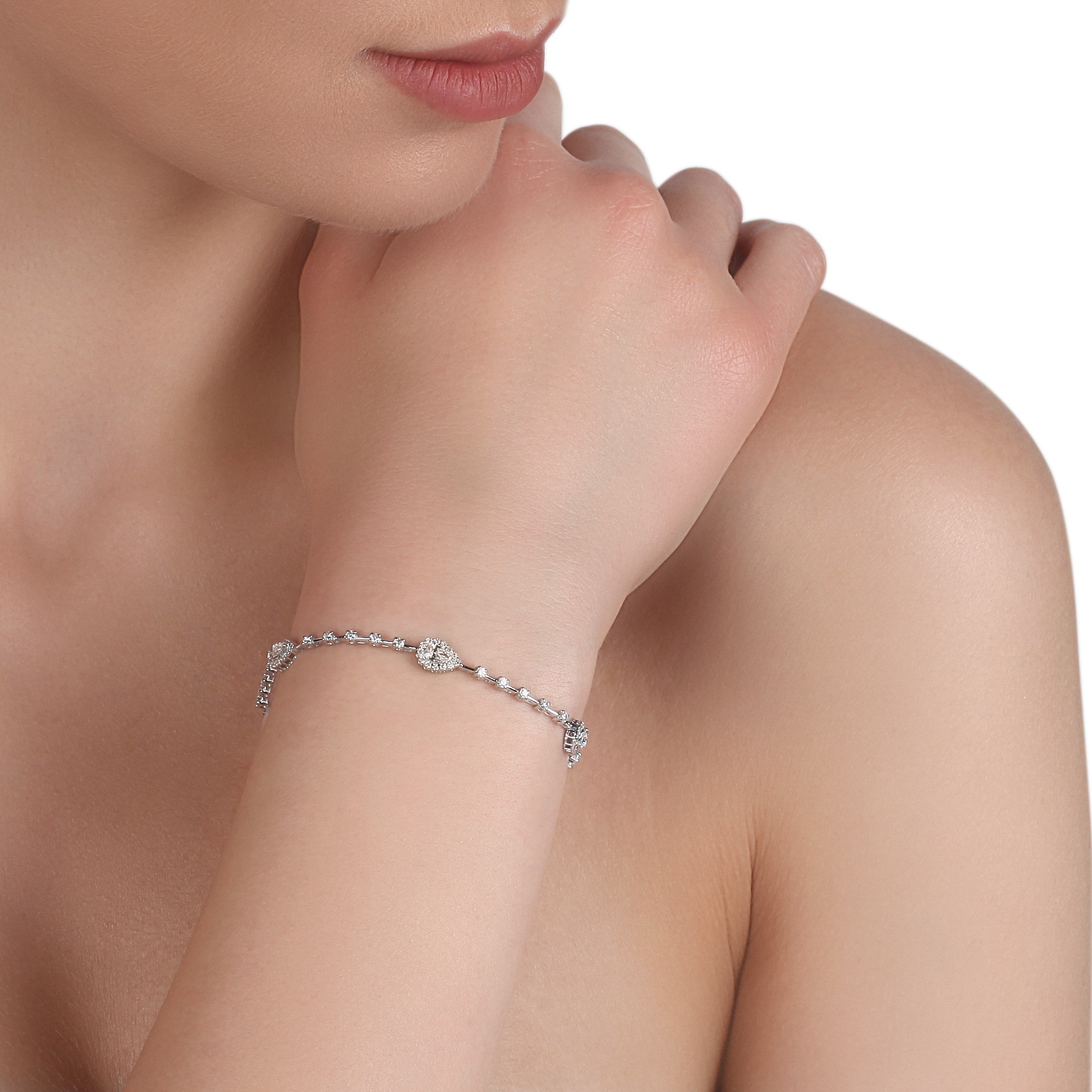 Diamond Link Bracelet | Jewelry online in Bahrain
